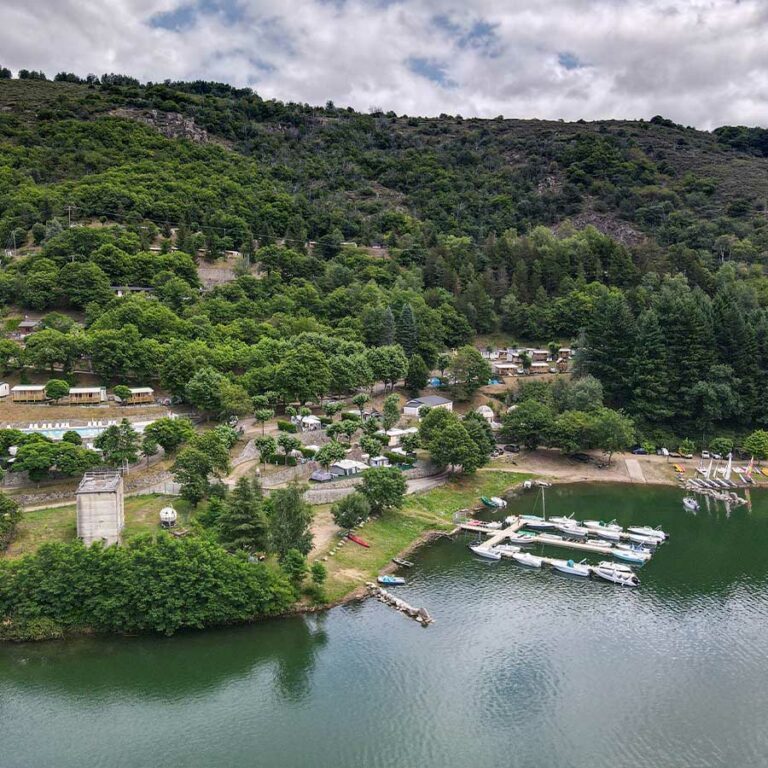 Emplacements Dans Les C vennes Au Camping Lac De Villefort
