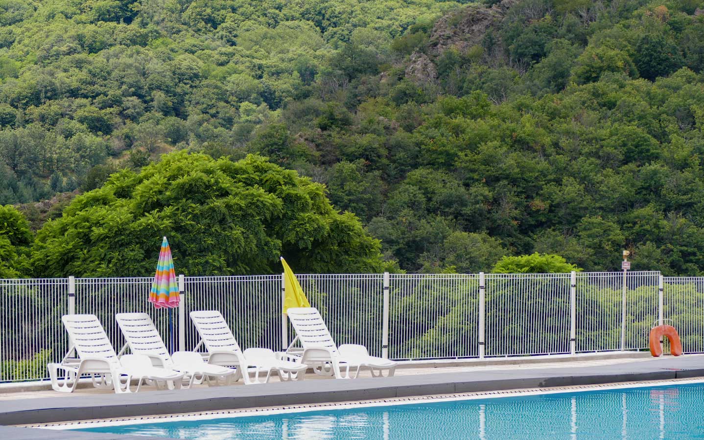 Piscine du Camping Lac de VIllefort Cévennes